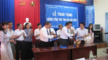 Chương trình trao tặng máy tính PCs for life Khánh Hòa